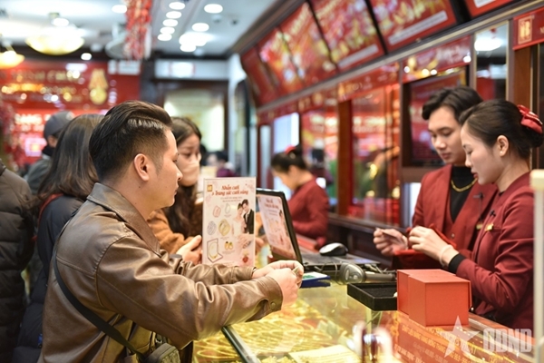 Giá vàng hôm nay 10-2 Biến động mạnh